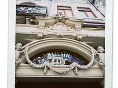 -Majestic Café
