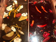 -老牌坊云南鱼豆花火锅(哈西万达店)