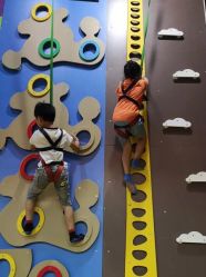 -蹦贝运动中心·蹦床·攀岩·闯关(龙岗店)