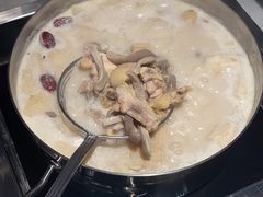 -尚尚仙·酸汤猪手·猪肚鸡火锅(华联万柳购物中心店)