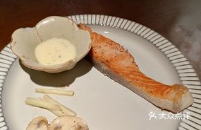 Low-Fat Pan-Seared Salmon