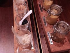 配套的盐与酱汁-恰餐厅及酒吧 CHAR Bar & Grill (北京丽都皇冠假日店)