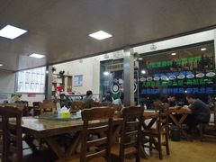 大堂-伊清斋牛肉面(华佗路店)