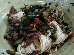 黄瓜片炒牛肉干拌面-刘氏三和面馆