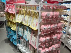 -名创优品(北京新中关购物中心地铁层店)