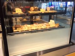 面包甜点陈列柜-麦当劳(广州南站店)