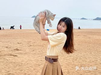 这边的海滩一般般吧，我感觉人有点多，而且沙子不够细腻