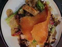 烟熏三文鱼色拉-YUE·6·西式融合餐厅(外滩六号店)