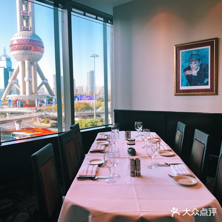 沪上老牌三大牛排馆之一的莫尔顿牛排