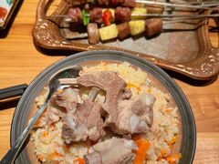 羊排抓饭-阿里家·新疆烤肉酒場 by MIG