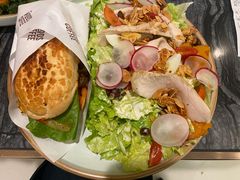 凯撒低温鸡肉配牛肉蘑菇三明治-THE WOODS 简餐 (国贸商城店)