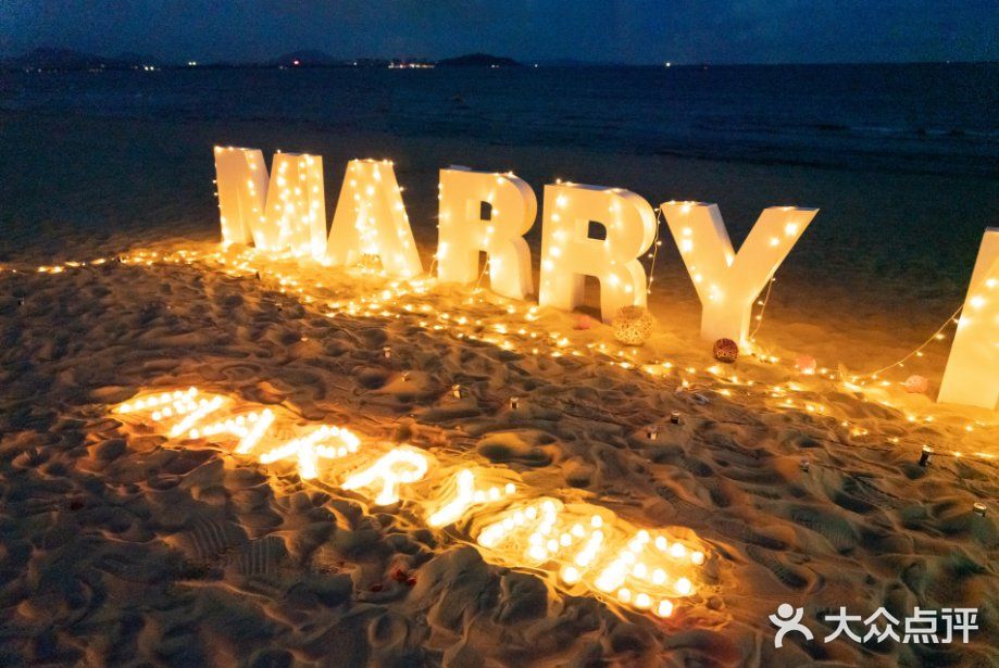 三亚沙滩浪漫求婚布置