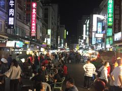 -六合夜市
