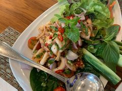 -Chom Cafe and Restaurant