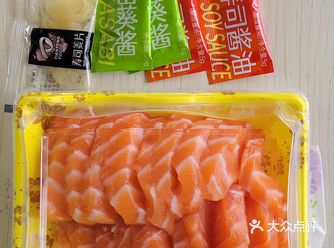 想在家吃三文鱼刺身。 厚切20片70元，新鲜好吃。