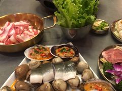 -围炉肉舍•炭烤活鳗•丹东海鲜烤肉(步行街店)