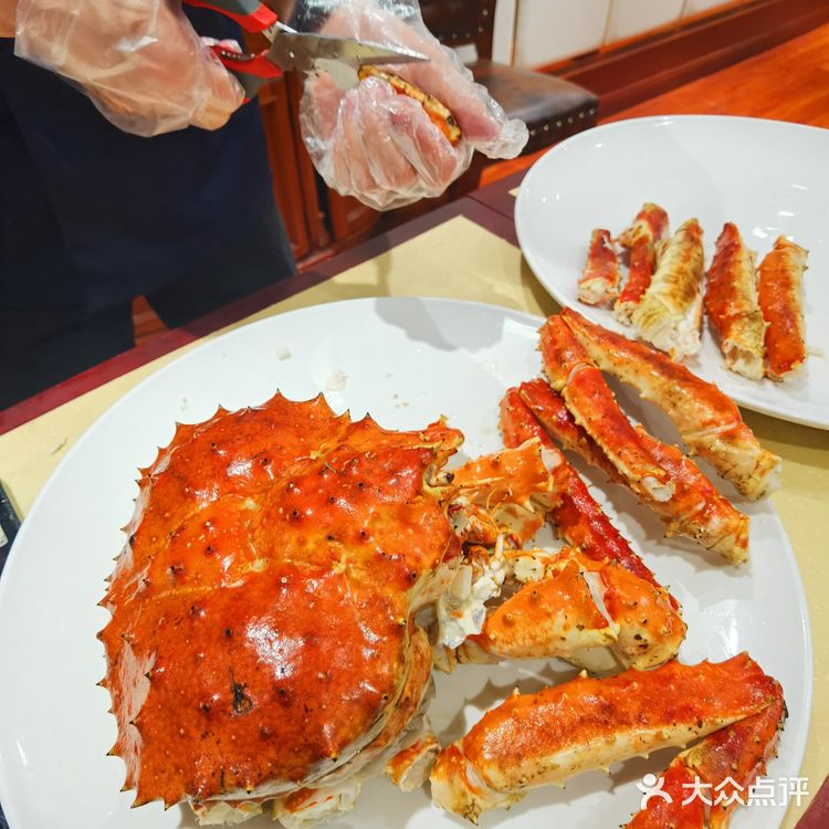 这家店在崂山区上实中心，是一家白酒公司，现在也做私房