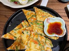 海鲜葱饼-明洞阿姨·韩式酱蟹烤肉·创意料理(三元桥店)