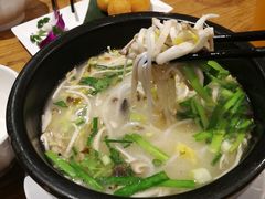 -花馬肆.云南过桥米线(汉神购物广场现场熬汤店)