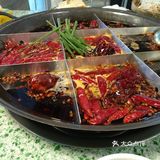 服务还是不错的，上来就送擦手巾，上菜也很快速