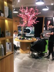 -时尚殿堂明星门店