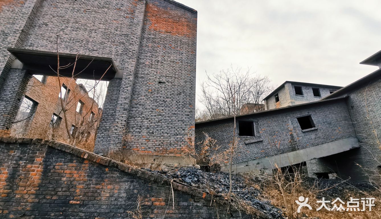 王平煤矿废墟