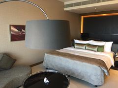 -上海滴水湖皇冠假日酒店