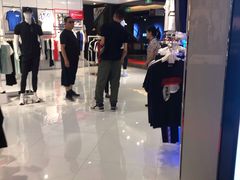 -王府井百货熙地港店