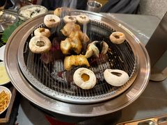 -围炉肉舍•炭烤活鳗•丹东海鲜烤肉(步行街店)