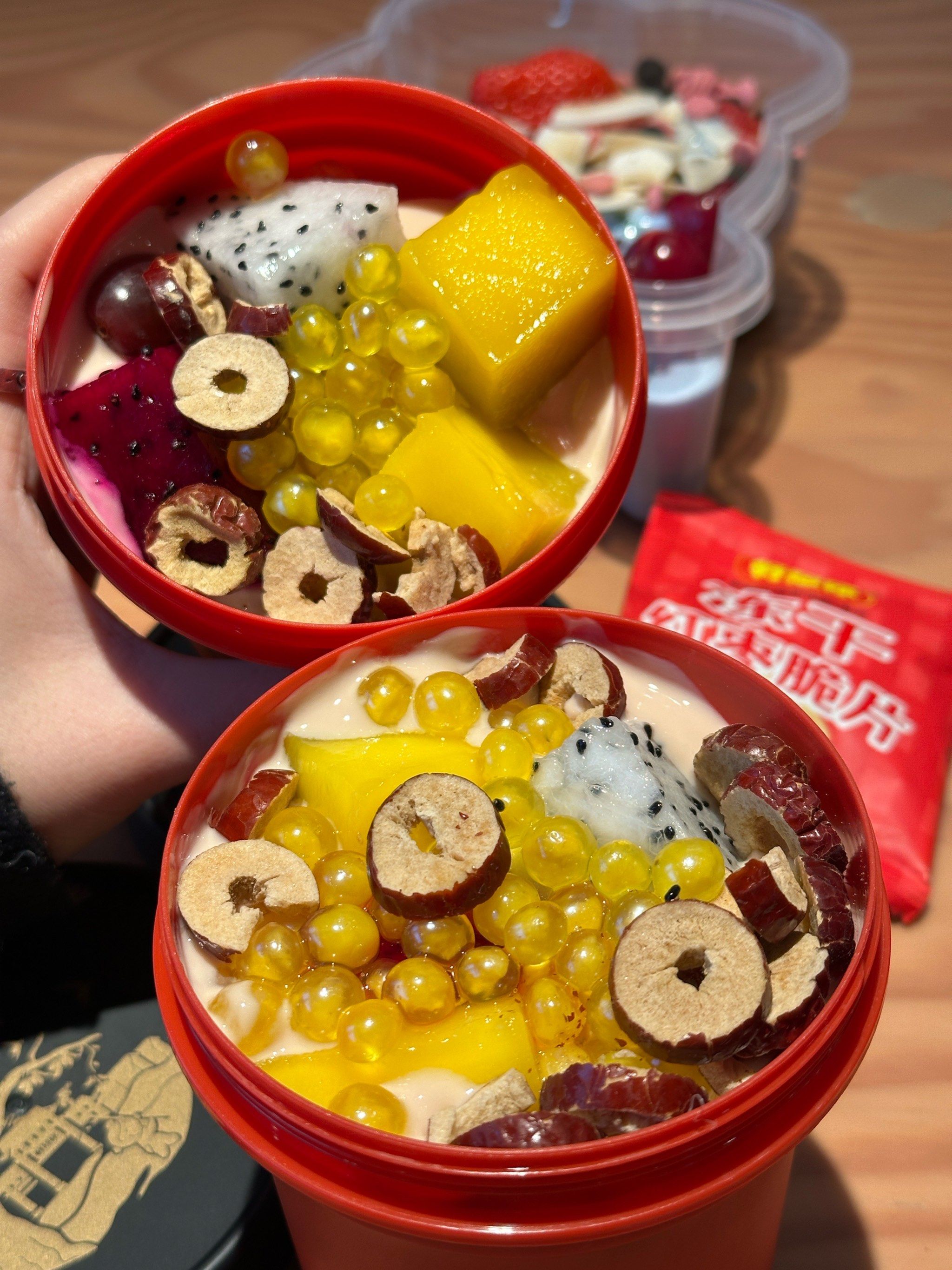 新年当然就要红红火火喽 满米也出了新包装的酸奶水果捞杯