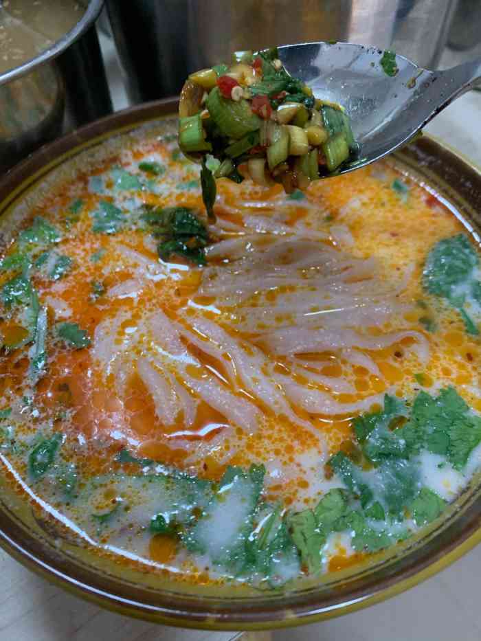 加辣加盐的煮米干图片普洱花生汤米线花生汤米干普洱花生汤米线图片