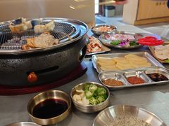 -围炉肉舍•炭烤活鳗•丹东海鲜烤肉(步行街店)