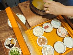 -良米山·云南野生菌过桥米线(上海首店)
