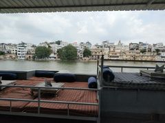 -Lake Shore Hotel & Restaurant