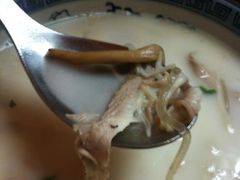 羊肉里吃出蚂蚁-虢国羊肉汤馆(政二街店)