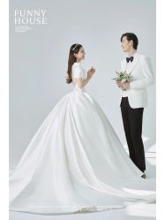 -雪中彩影婚纱摄影·微光艺术中心