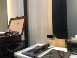 -HAIR CORNER