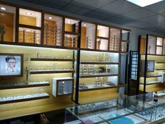 -LOGO眼镜·蔡司品牌折扣店(龙华清湖店)