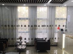 -茂菊口腔连锁(浦东南路店)