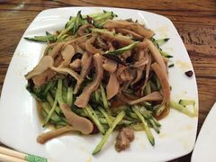 -溢心园香河肉饼总店