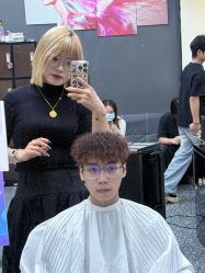 -藤野造型专业烫染接发