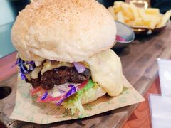 超厚芝士牛肉汉堡-魏斯理汉堡(西安沣东吾悦店)