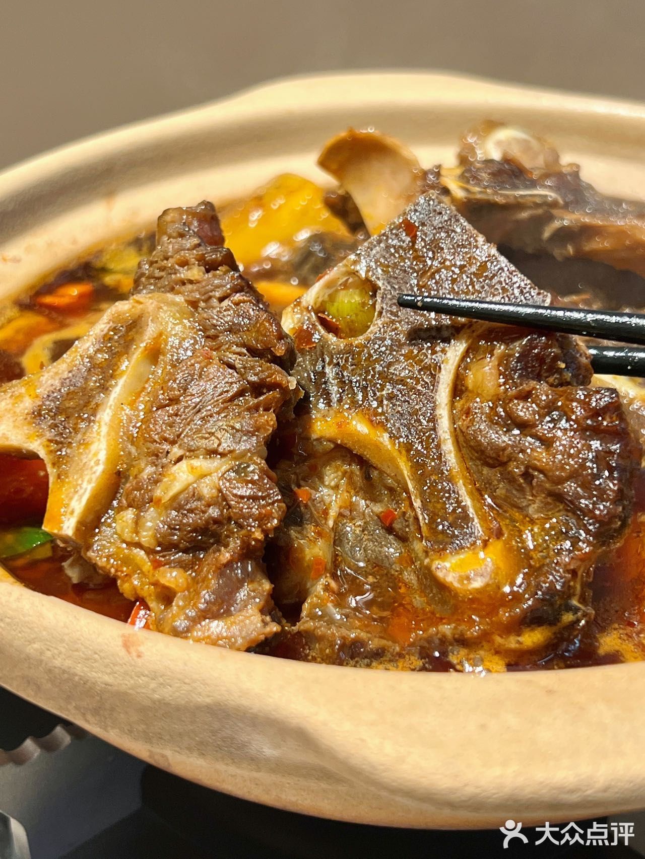 人均25元!蒸菜店里的牛骨头火锅!好正宗!