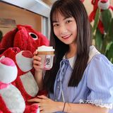 海口首家草莓熊包围的咖啡店