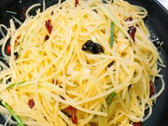 酸辣土豆丝-叶派龙虾•招牌香辣蟹·海鲜(中海国际店)