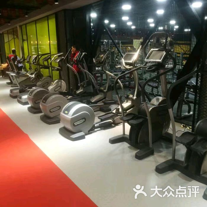 威凯体育销售经理宝强           威凯健身~华为