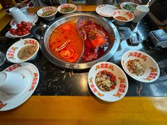 -憨孃孃·重庆老火锅(红山黑金店)
