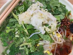 -啊墨江牛烂烀米线