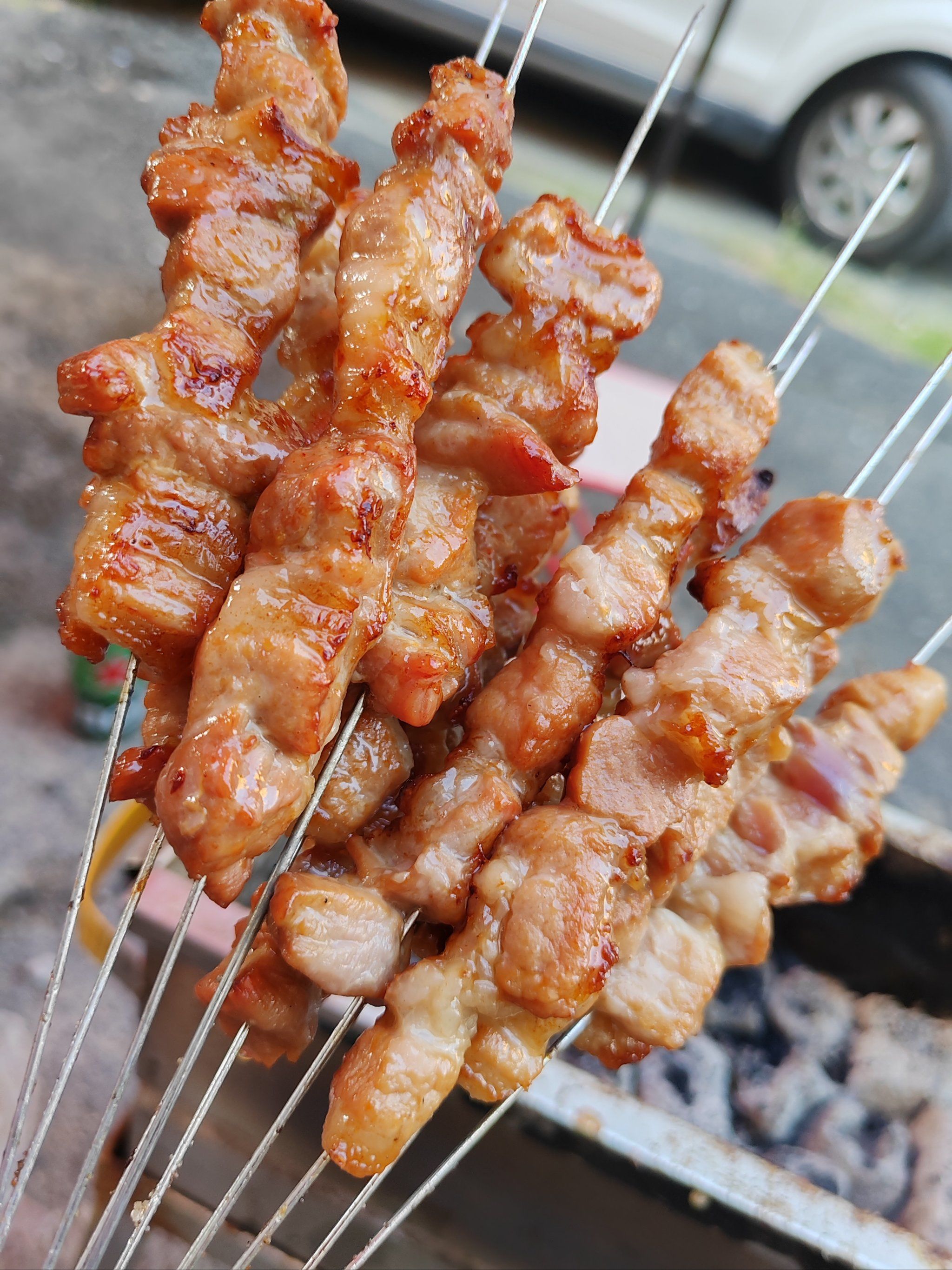 滋滋冒油的烤五花肉 配上油糖烤饼 美味.解馋