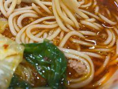 肉酱酸辣粉-吉品合酥脆烤饼(哈西金街店)
